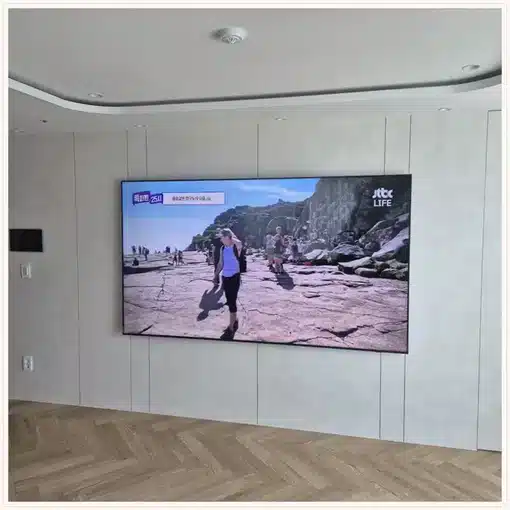 벽걸이TV 거실 설치 위치 참고 이미지