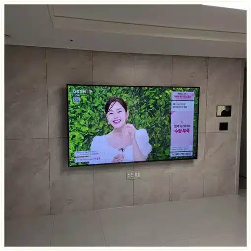 벽걸이TV 거실 설치 위치 참고 이미지
