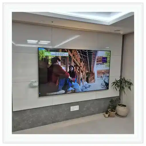 벽걸이TV 거실 설치 위치 참고 이미지