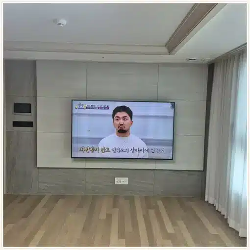 벽걸이TV 거실 설치 위치 참고 이미지
