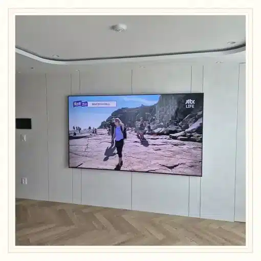 벽걸이TV 거실 설치 위치 참고 이미지