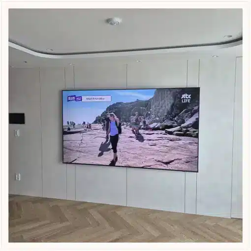 벽걸이TV 거실 설치 위치 참고 이미지