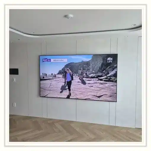 벽걸이TV 거실 설치 위치 참고 이미지