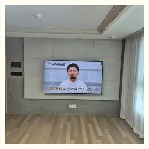 벽걸이TV 거실 설치 위치 참고 이미지