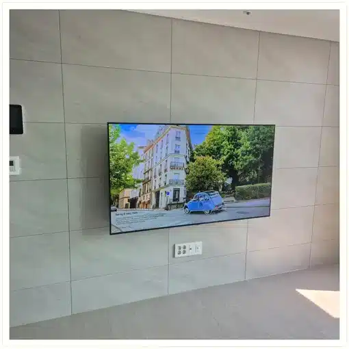 벽걸이TV 거실 설치 위치 참고 이미지