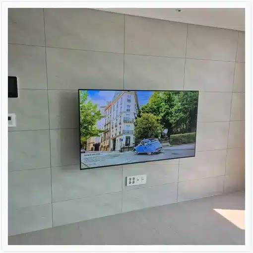 벽걸이TV 거실 설치 위치 참고 이미지