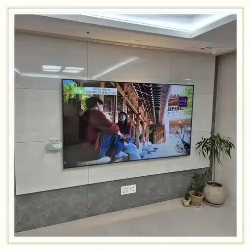 벽걸이TV 거실 설치 위치 참고 이미지