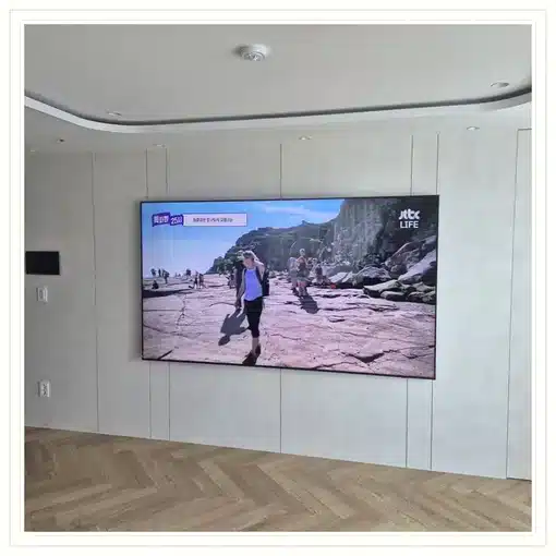 벽걸이TV 거실 설치 위치 참고 이미지