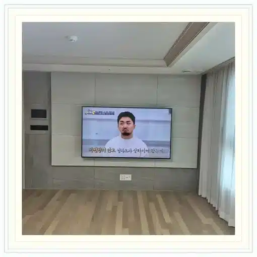 벽걸이TV 거실 설치 위치 참고 이미지