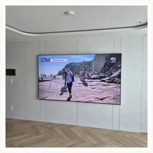 벽걸이TV 거실 설치 위치 참고 이미지