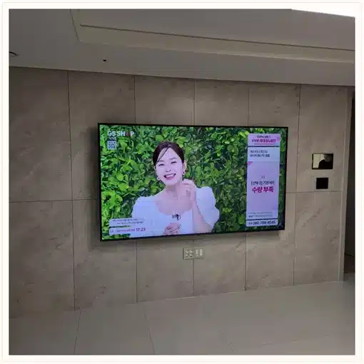 벽걸이TV 거실 설치 위치 참고 이미지