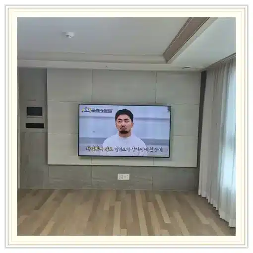 벽걸이TV 거실 설치 위치 참고 이미지