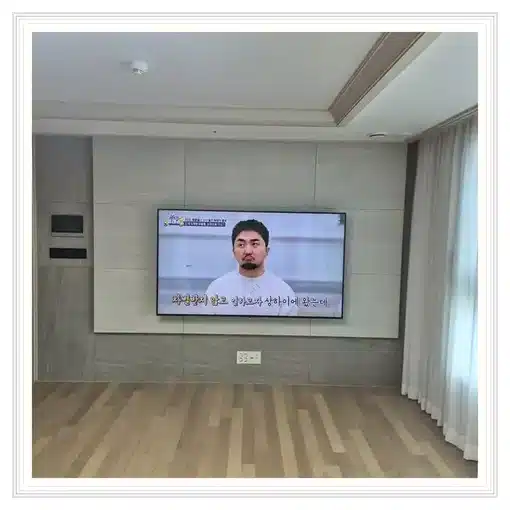 벽걸이TV 거실 설치 위치 참고 이미지