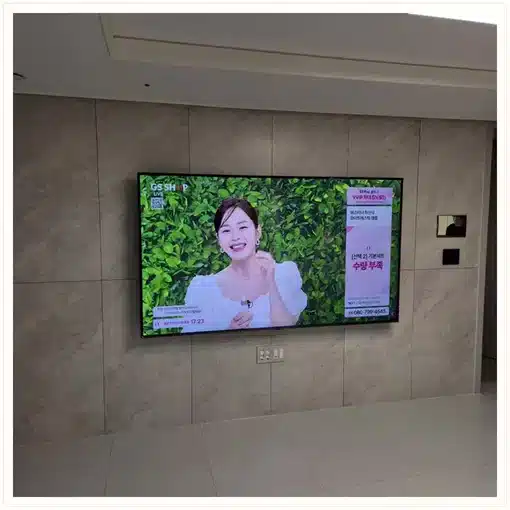 벽걸이TV 거실 설치 위치 참고 이미지