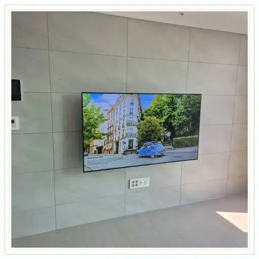 벽걸이TV 거실 설치 위치 참고 이미지