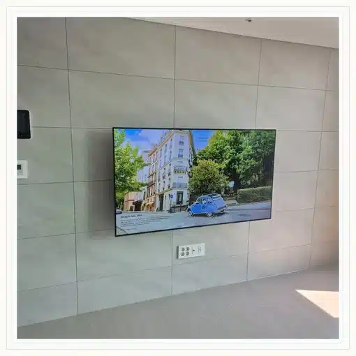 벽걸이TV 거실 설치 위치 참고 이미지