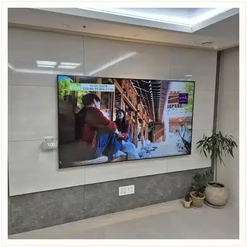 벽걸이TV 거실 설치 위치 참고 이미지