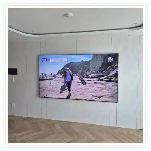 벽걸이TV 거실 설치 위치 참고 이미지