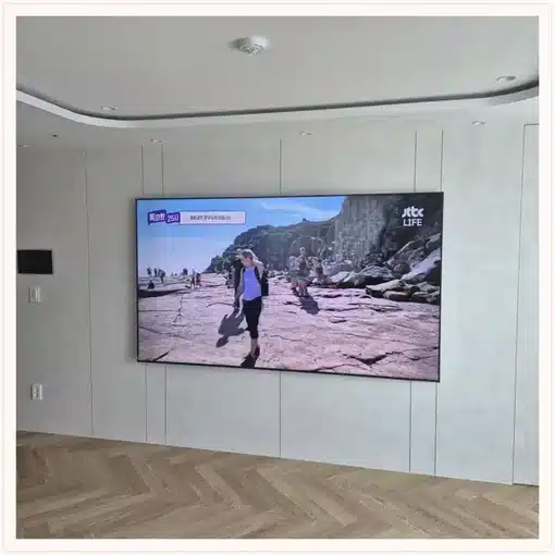 벽걸이TV 거실 설치 위치 참고 이미지