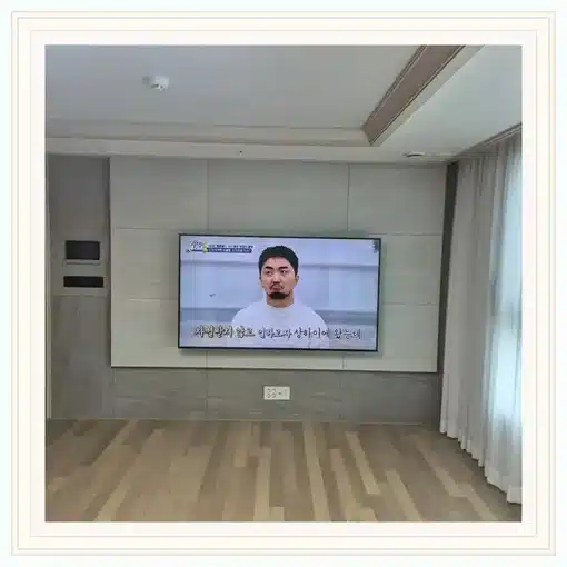벽걸이TV 거실 설치 위치 참고 이미지