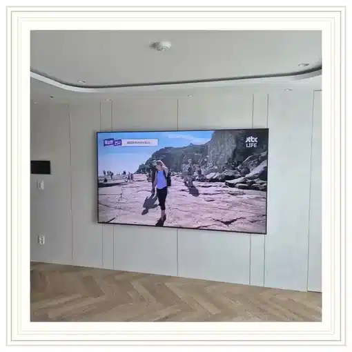 벽걸이TV 거실 설치 위치 참고 이미지