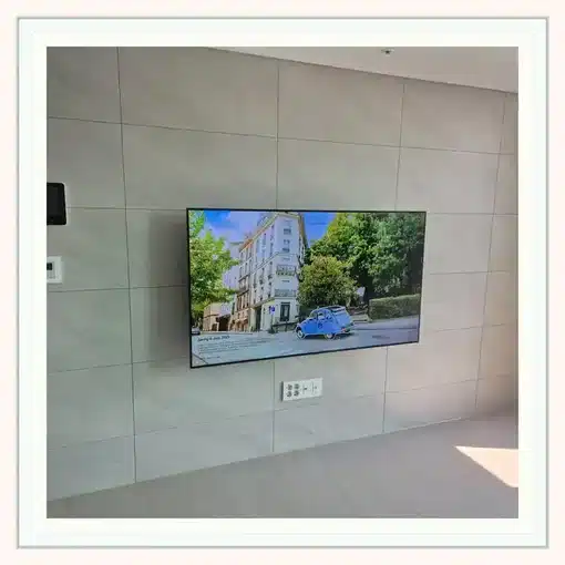 벽걸이TV 거실 설치 위치 참고 이미지