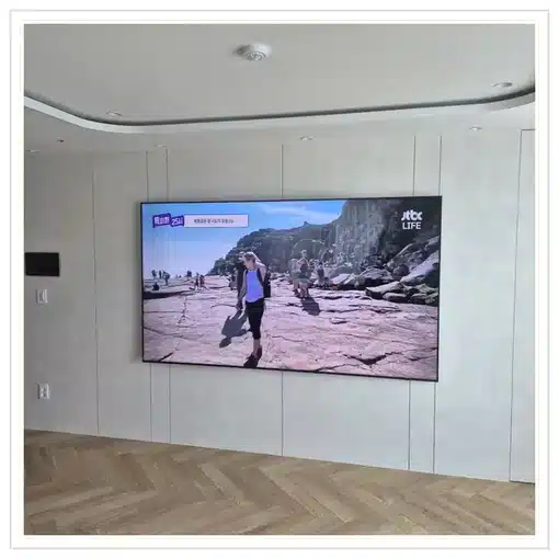 벽걸이TV 거실 설치 위치 참고 이미지