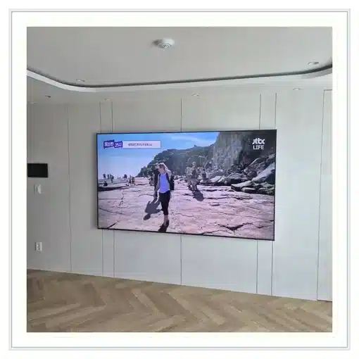 벽걸이TV 거실 설치 위치 참고 이미지