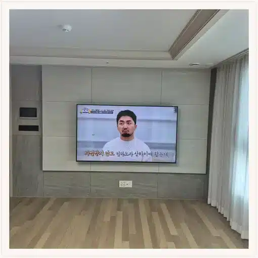 벽걸이TV 거실 설치 위치 참고 이미지