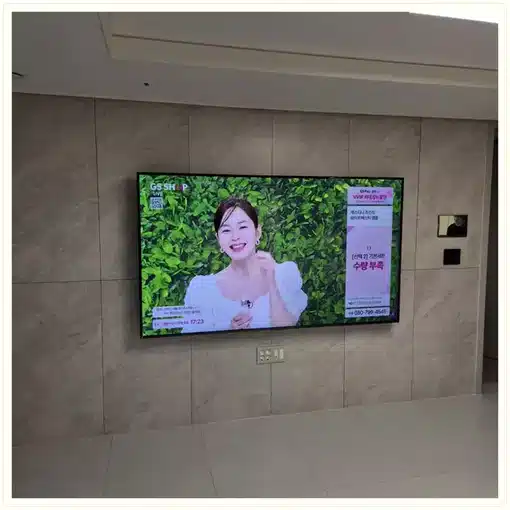 벽걸이TV 거실 설치 위치 참고 이미지