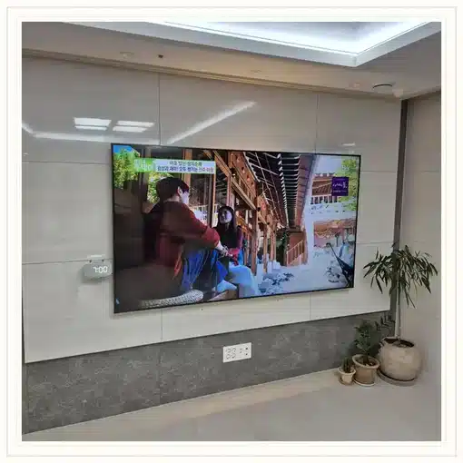 벽걸이TV 거실 설치 위치 참고 이미지