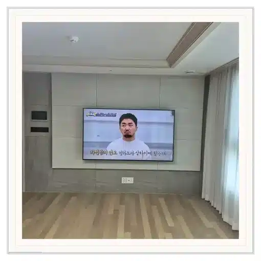벽걸이TV 거실 설치 위치 참고 이미지