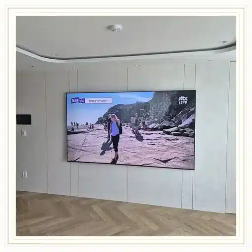 벽걸이TV 거실 설치 위치 참고 이미지