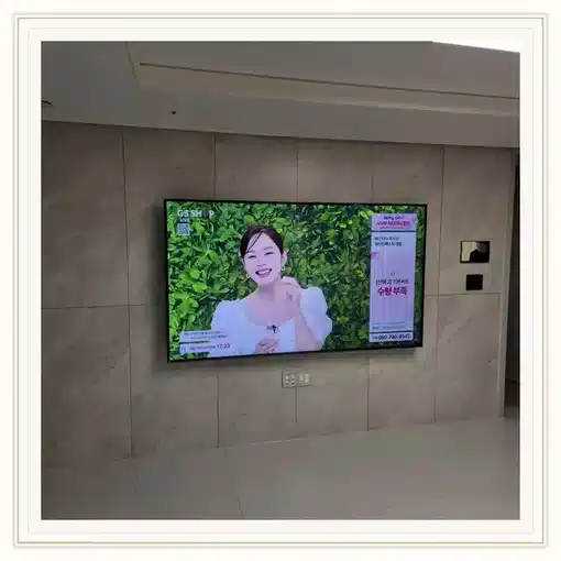 벽걸이TV 거실 설치 위치 참고 이미지