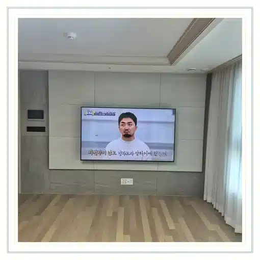 벽걸이TV 거실 설치 위치 참고 이미지