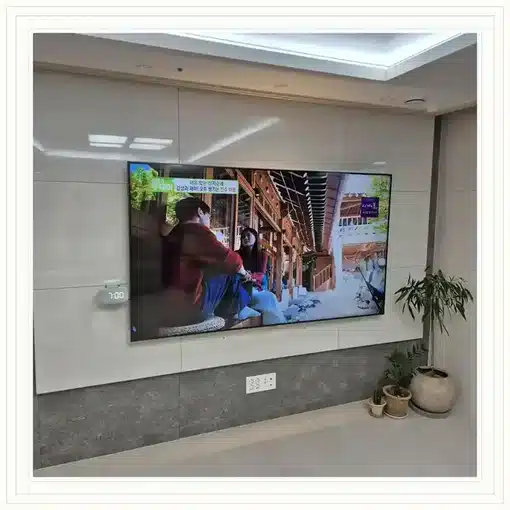벽걸이TV 거실 설치 위치 참고 이미지