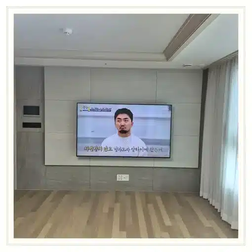 벽걸이TV 거실 설치 위치 참고 이미지