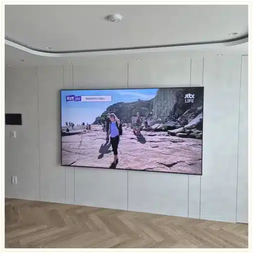벽걸이TV 거실 설치 위치 참고 이미지