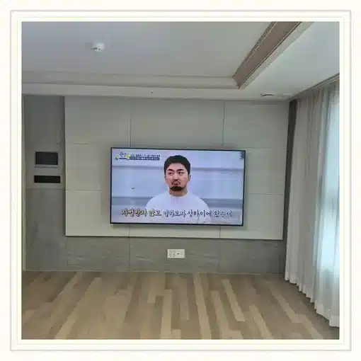 벽걸이TV 거실 설치 위치 참고 이미지