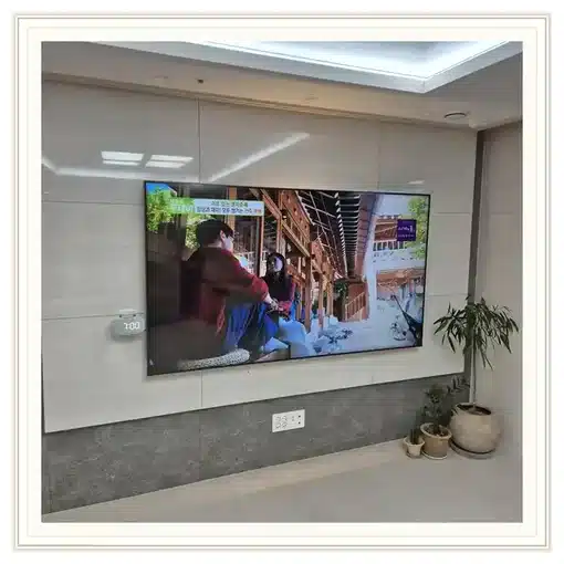 벽걸이TV 거실 설치 위치 참고 이미지
