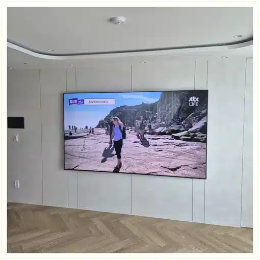 벽걸이TV 거실 설치 위치 참고 이미지