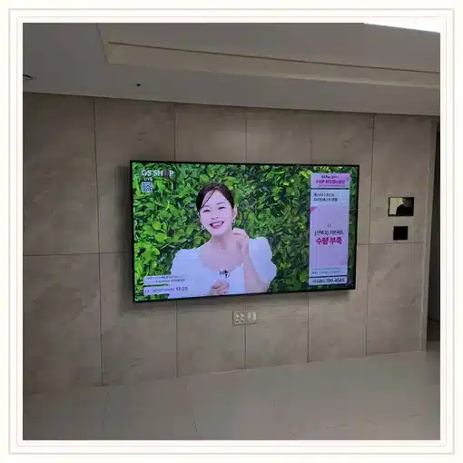 벽걸이TV 거실 설치 위치 참고 이미지