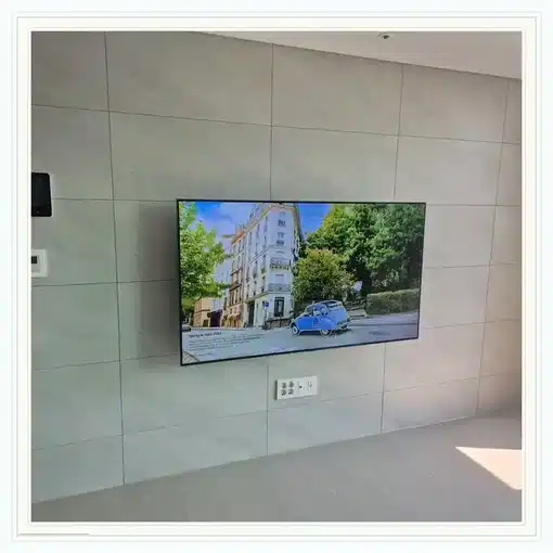 벽걸이TV 거실 설치 위치 참고 이미지